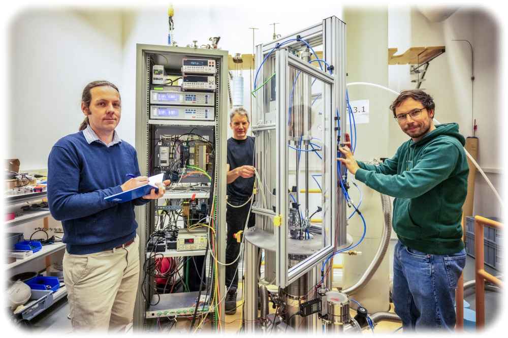The MAGNOLHIA research team in front of the HyLICAL demonstrator at HZDR